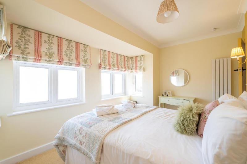 69 Saxmundham Road - image 8