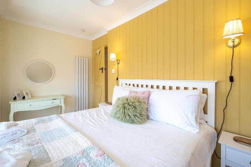 69 Saxmundham Road - image 48