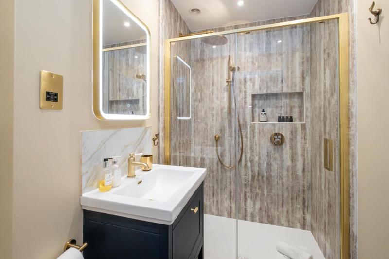 69 Saxmundham Road - image 32