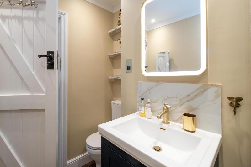 69 Saxmundham Road - image 35