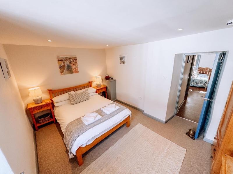 One-Bedroom Apartment - 1 image 2