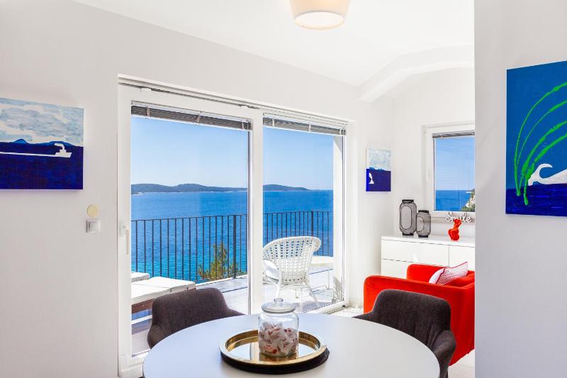 One-Bedroom Apartment with Terrace and Sea View image 1
