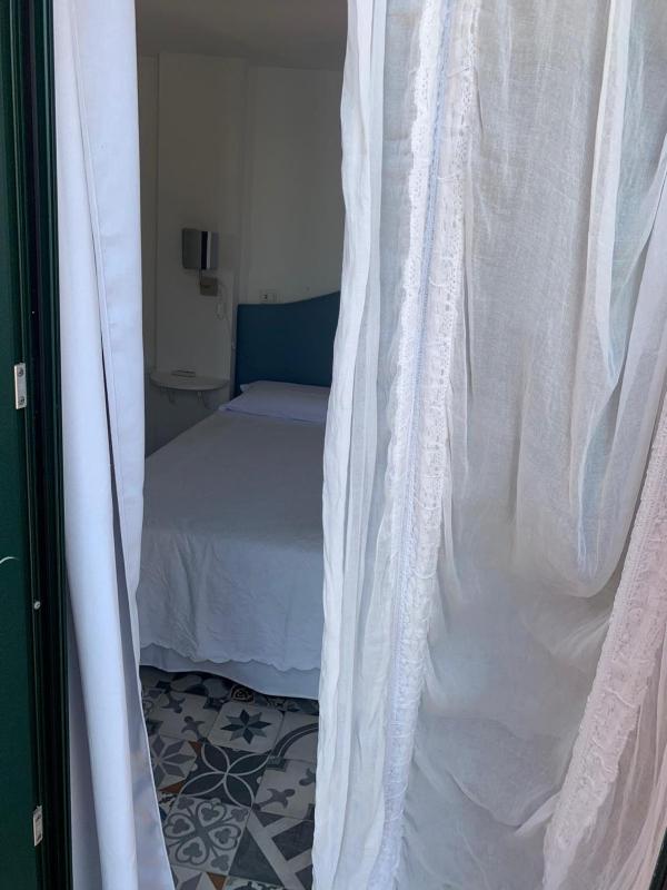 Small Double Room image 4