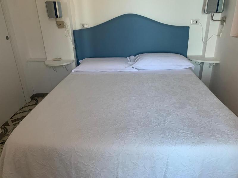 Small Double Room image 3