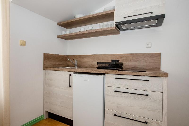 Apartments and Rooms Vitomir - image 12