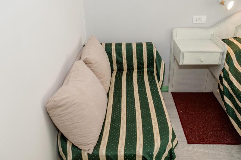 Apartments and Rooms Vitomir - image 16