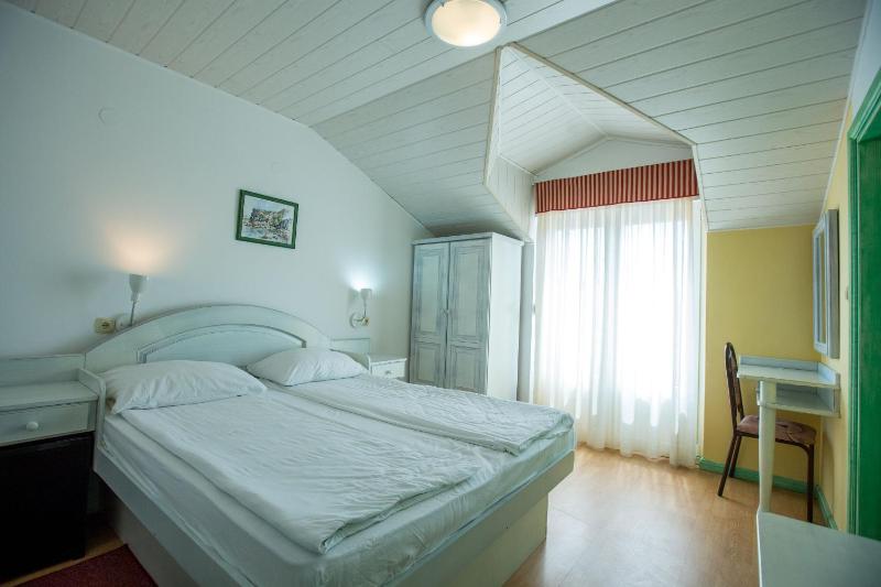 Apartments and Rooms Vitomir - image 14