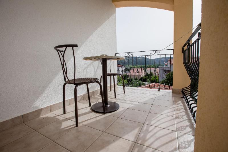 Apartments and Rooms Vitomir - image 3