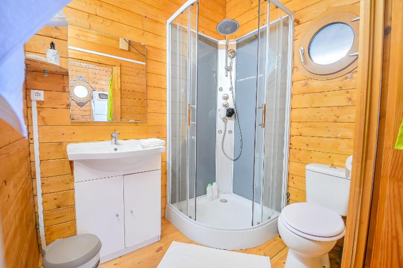 Three-Bedroom Chalet image 3