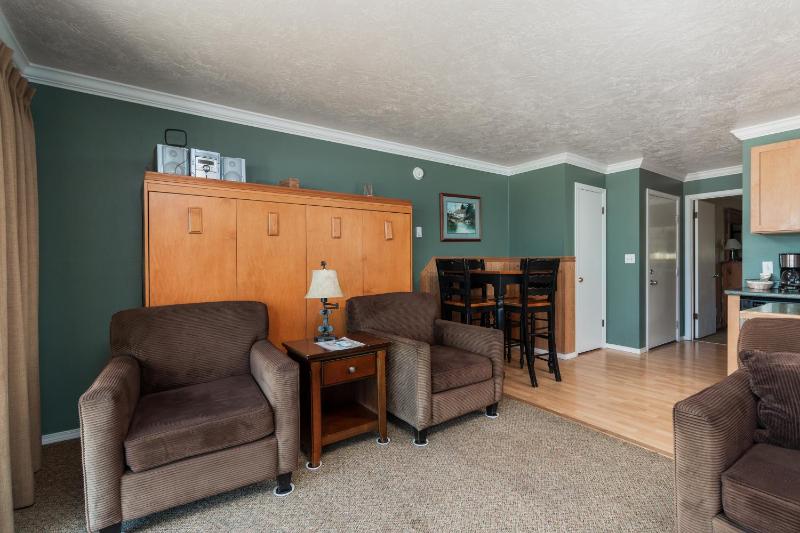 Apartment with Sea View image 3