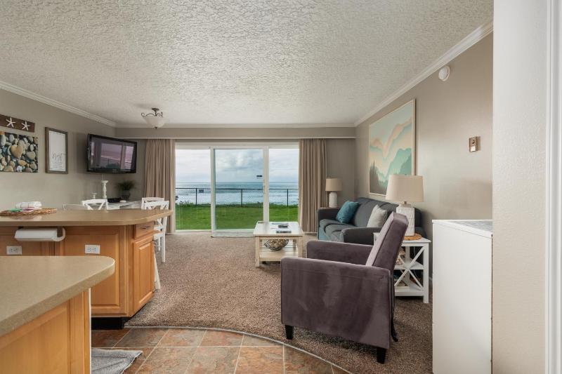 Apartment with Sea View image 1