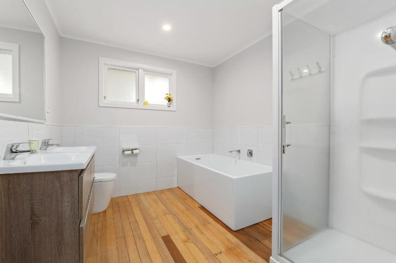 Skyline Staycation - Rotorua Holiday Home - image 3