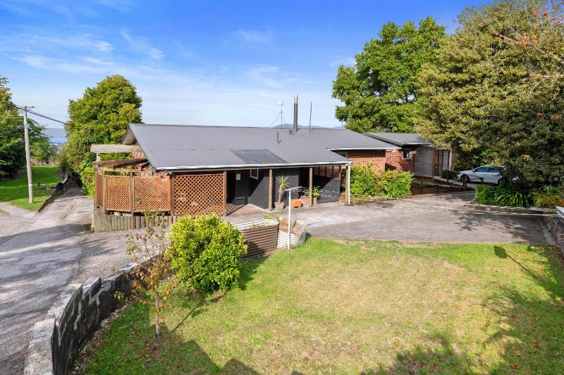 Skyline Staycation - Rotorua Holiday Home - image 5