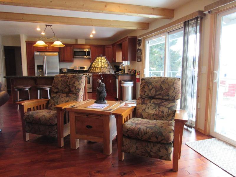 Smith Lakefront Hideaway - image 24