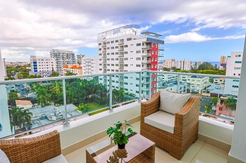Elegant Centric Apt Near all - image 9