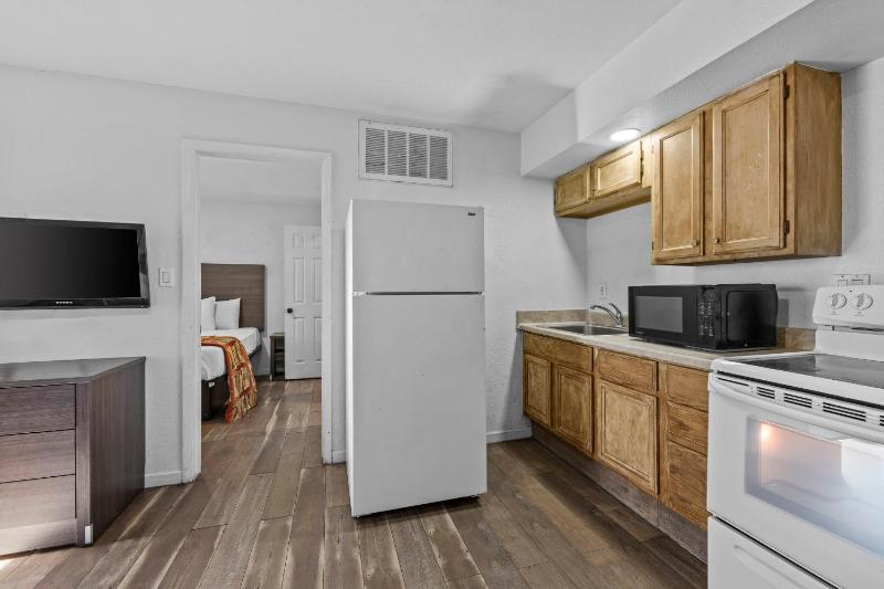 Deluxe Double Room 2 Queen Beds Non Smoking with Kitchen image 4