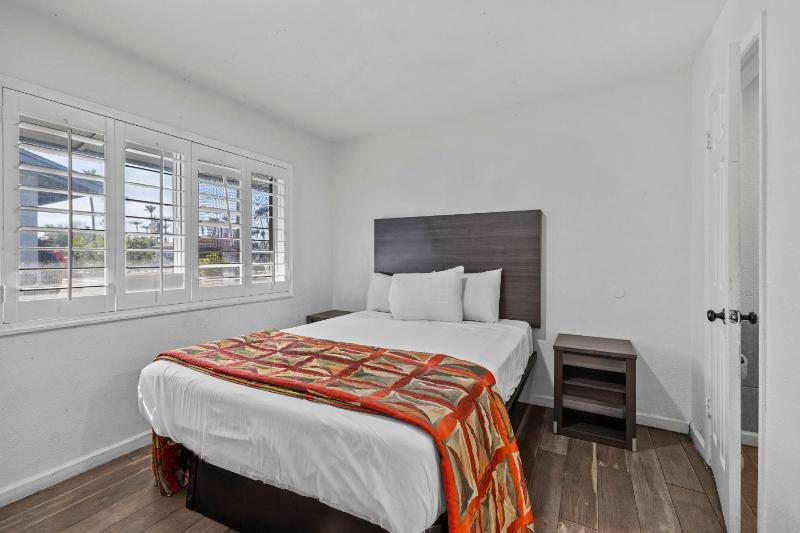 Deluxe Double Room 2 Queen Beds Non Smoking with Kitchen image 3