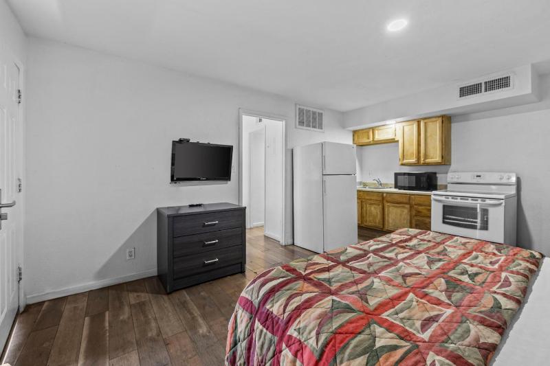 Deluxe Double Room 2 Queen Beds Non Smoking with Kitchen image 2