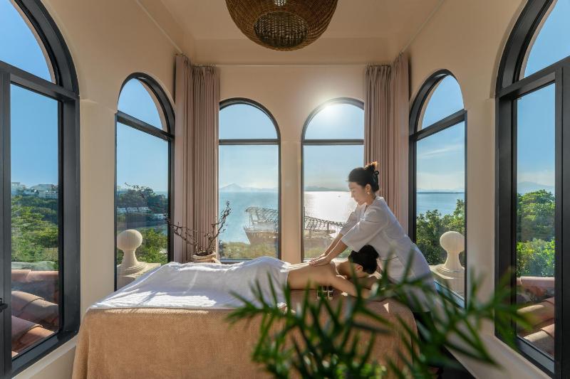 Island Diary Hillside Private Hot Spring Manor - image 9