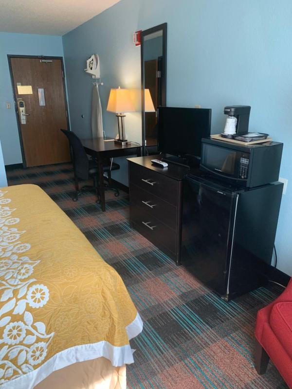 Queen Room image 1