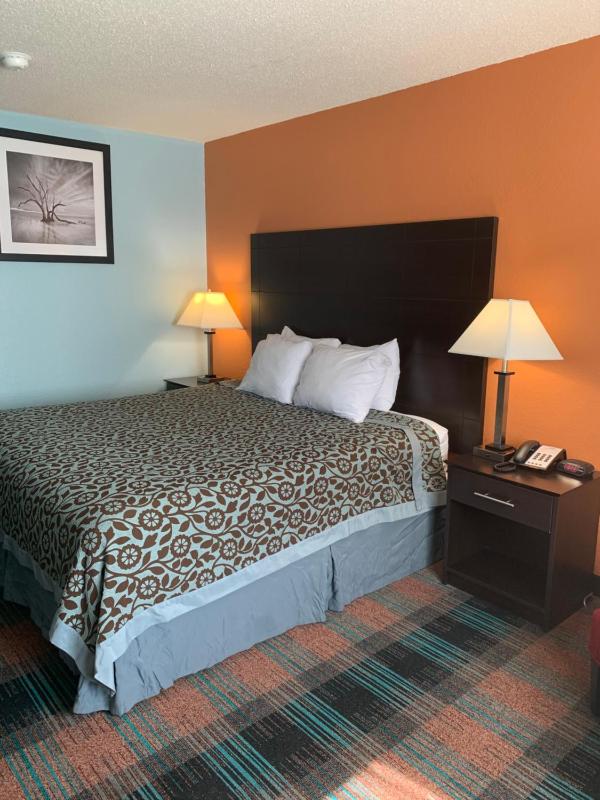 Standard King Room image 1