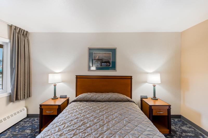 Queen Room - Disability Access image 3