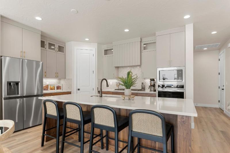 Four-Bedroom Holiday Home image 1