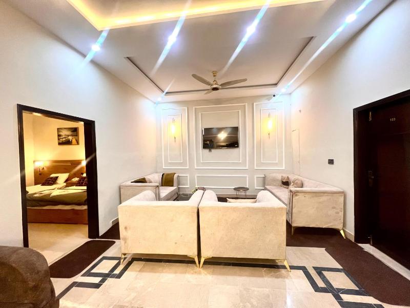 Karachi BNB Royal Family - Airport-Shahr-e-Faisal - image 9