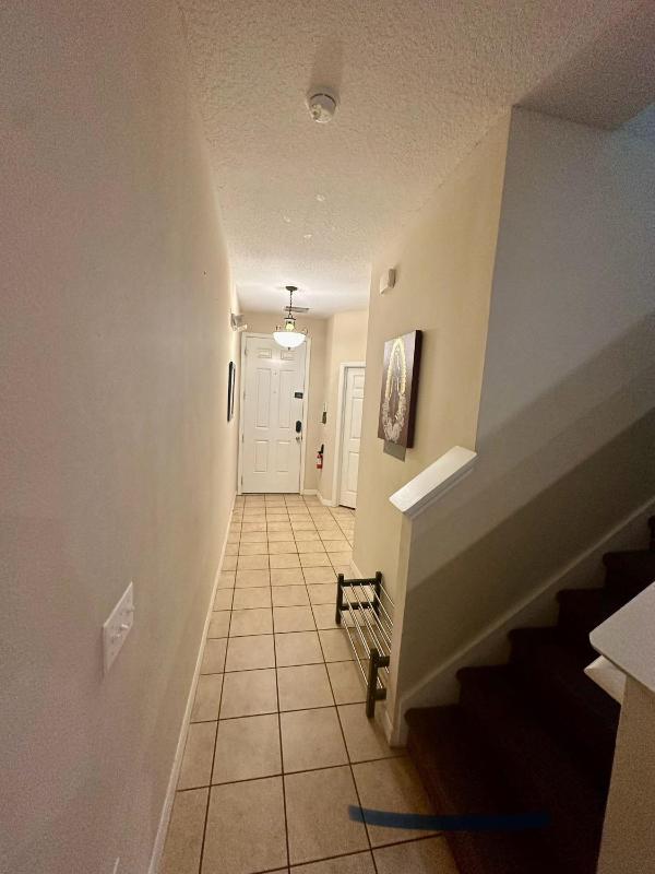 Grand Panoramic 3BR Townhouse Near Disney Parks - image 8