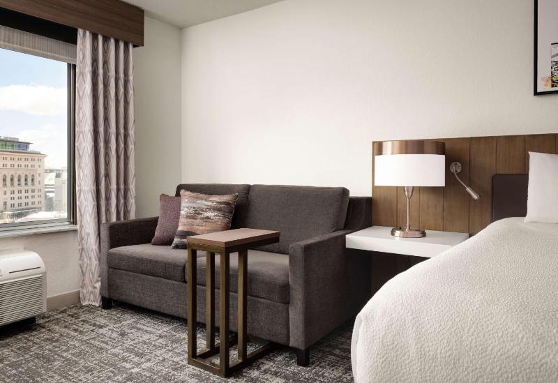 King Room with Sofa Bed - Non-Smoking image 3