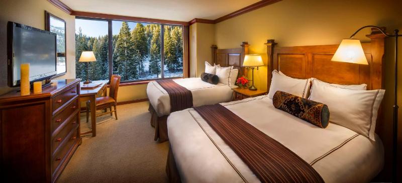 Deluxe Queen Room with Forest View image 1