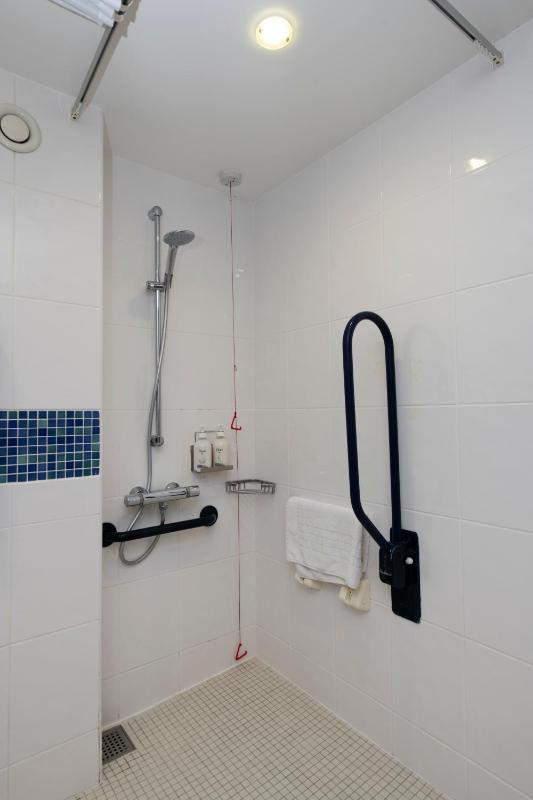 Standard Double Room with Free Hot Breakfast - Accessible image 4