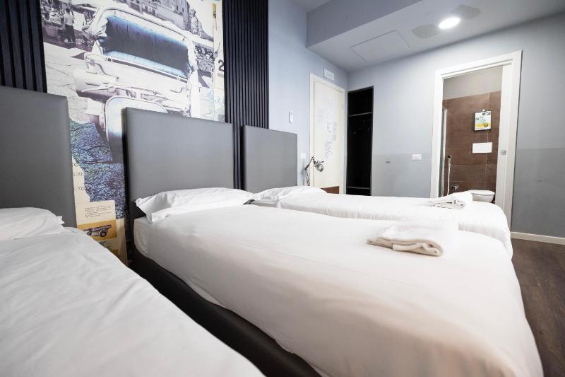 Triple Room with Private Bathroom image 3