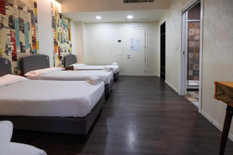 Bed in 4-Bed female Dormitory Room with En Suite Bathroom image 4