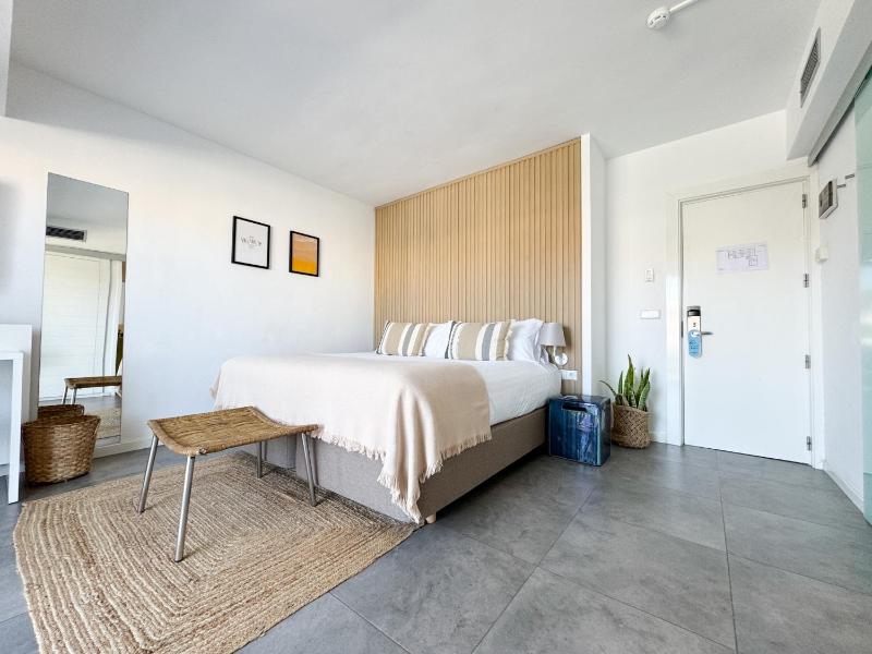 Premium Double or Twin Room image 4
