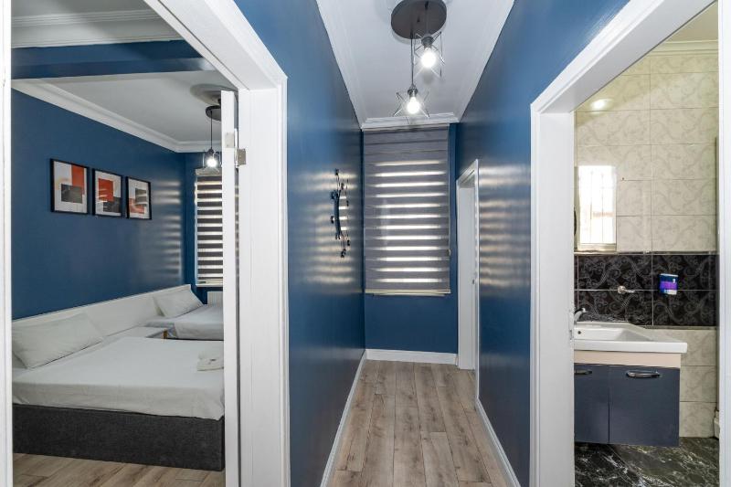Connecting Room image 1