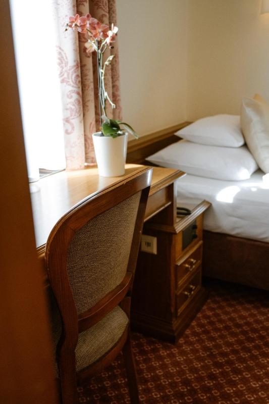 Standard Single Room image 4
