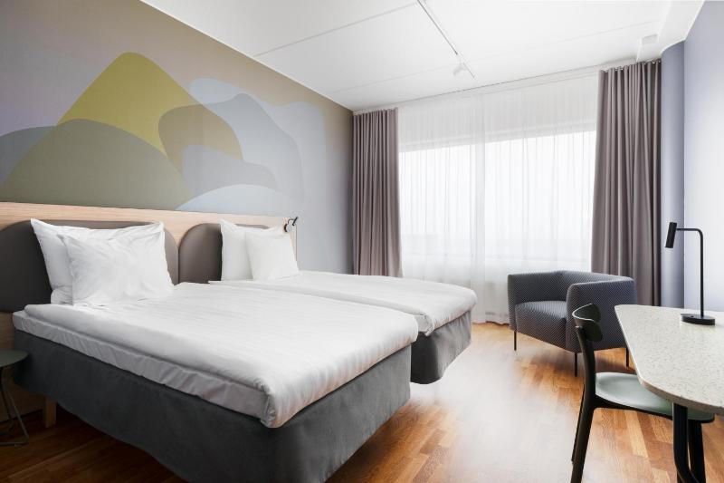 Standard Twin Room image 4