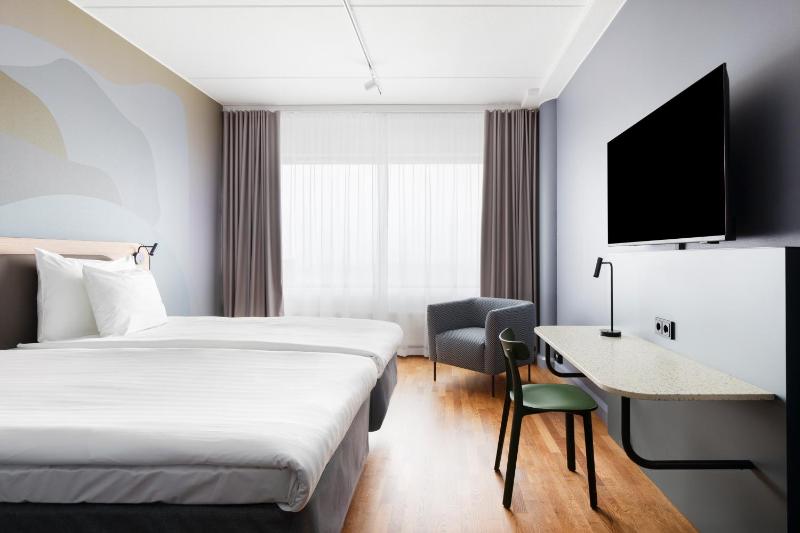 Standard Twin Room image 3