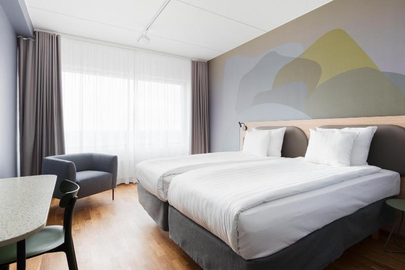 Superior Twin Tower image 3