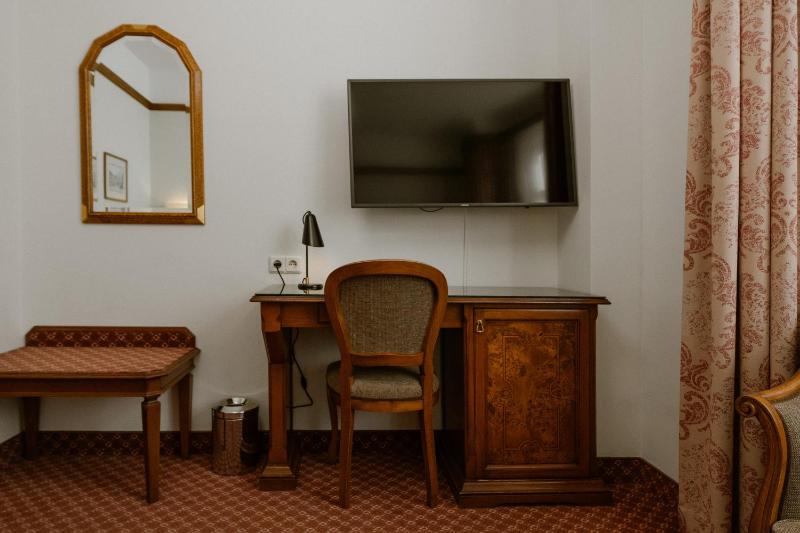 Standard Double Room image 3