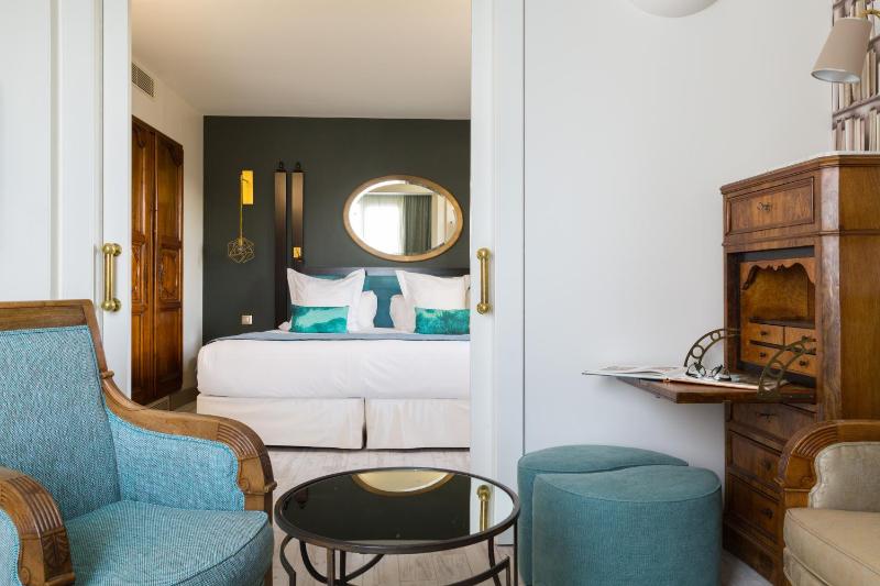 Terrace Suite with King Bed and Panoramic View image 2