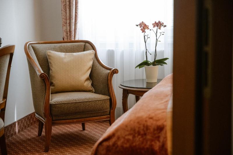 Double Room with Courtyard View image 4