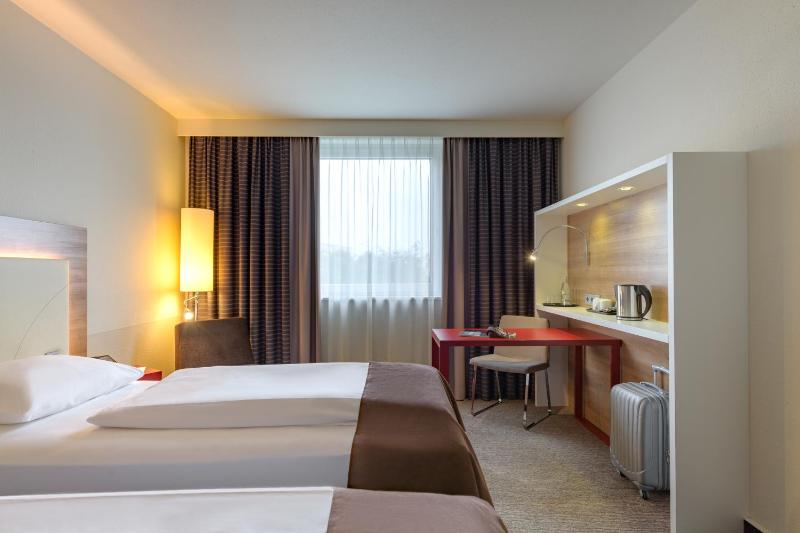 Standard Twin Room image 2