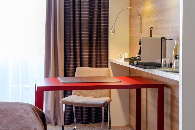 Superior Twin Room image 4