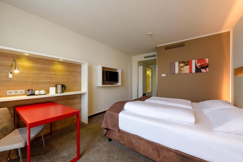 Standard Double Room with King Size Bed image 3
