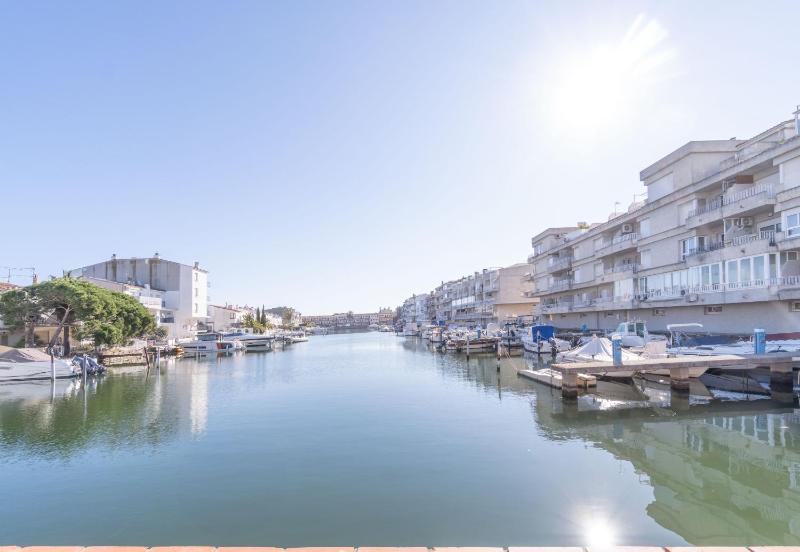 Basic Comfort Apartamento Onada 0139 con vista al canal - image 25