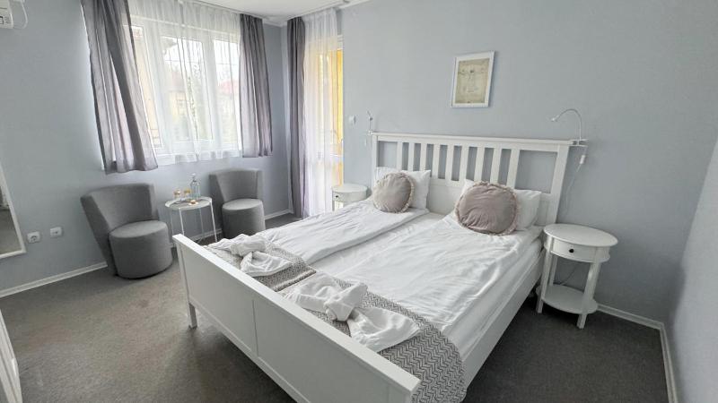 Double Room with Balcony image 1