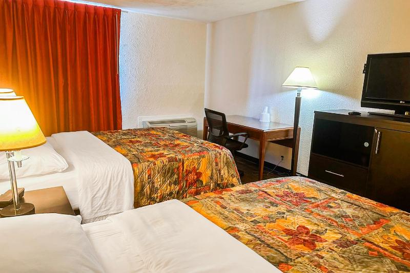 2 Full Beds Non-Smoking image 3