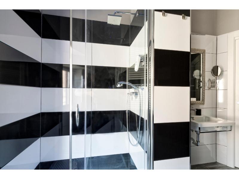 Superior Suite image 2